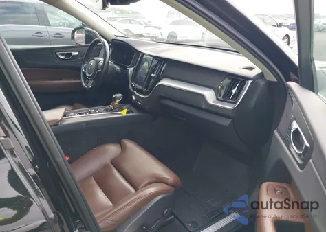 2019 Volvo Xc60 T5 Momentum z USA, uszkodzony, nr VIN LYV102RK9KB197552